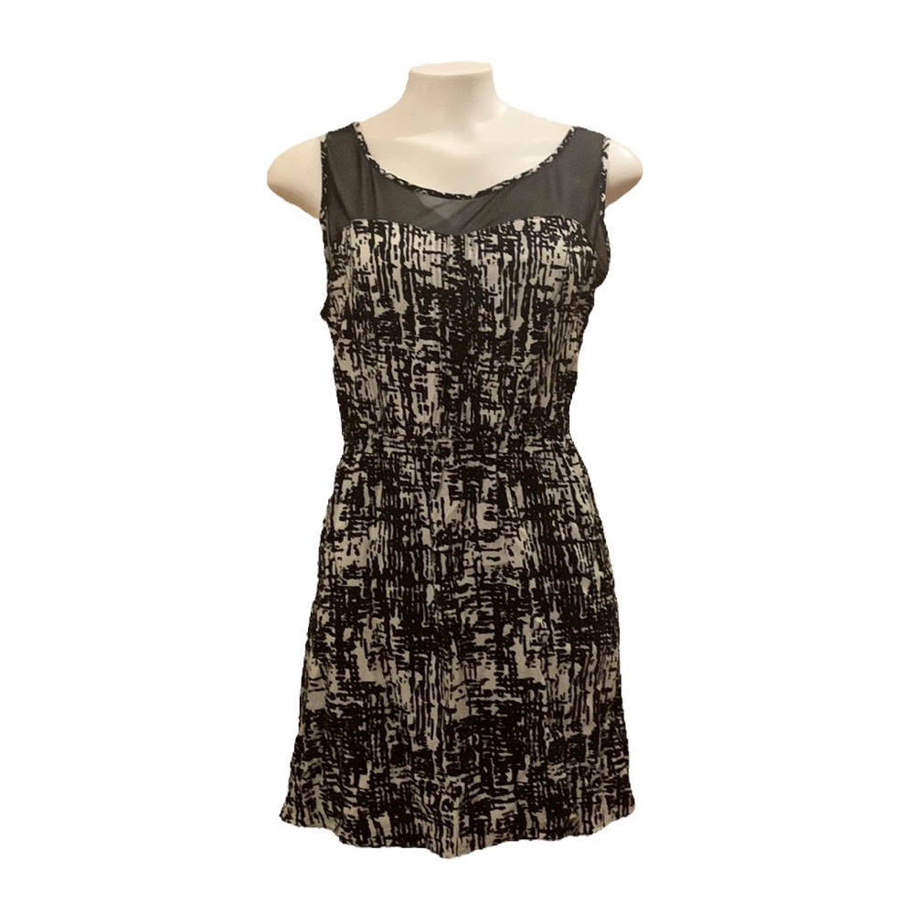 🎉 FOREVER 21 Black White Mesh Abstract Dress, size S
